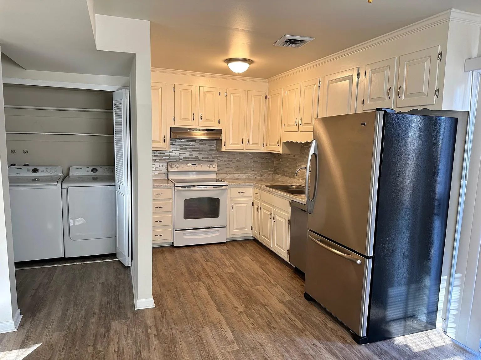 3 bed, 1.5 bath, 1400 sqft, $1,875 — Photo 3
