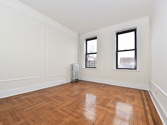 2nd image of 3406 32nd St APT 8C