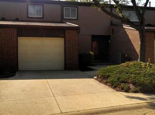 916 Quarry Dr, Akron, OH