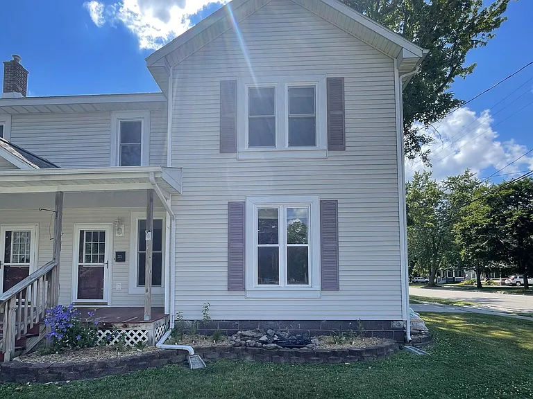 215 S Oneida St #MAIN — Photo 9