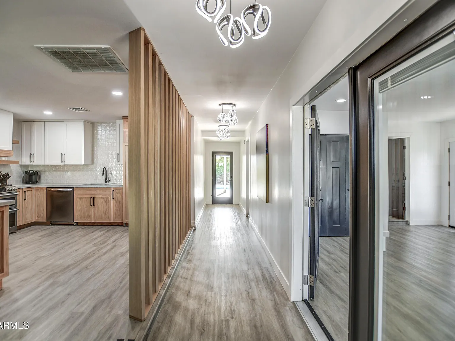 5 bed, 2487 sqft, $6,500 — Photo 3