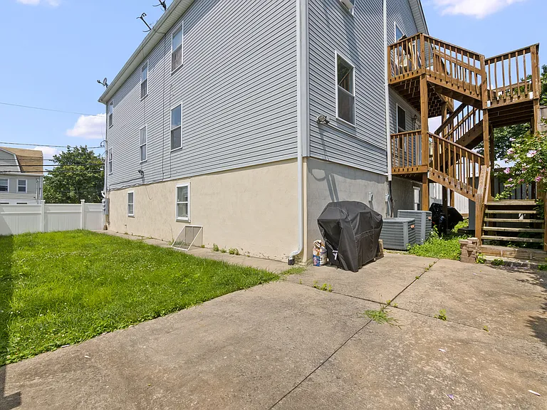126-128 N 9th St #1 — Photo 17