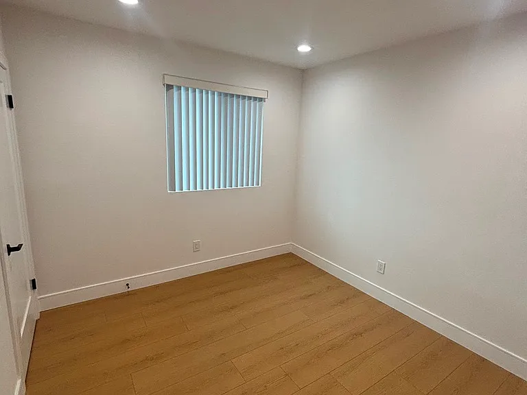 5526 S Wilton Pl — Photo 11