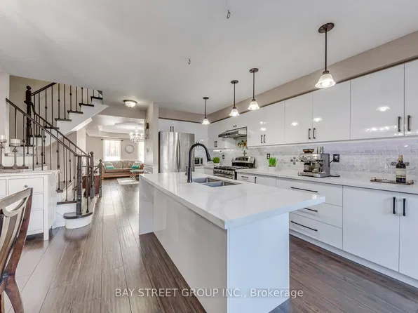 213 Littlewood Dr, Oakville, ON L6H 6T8