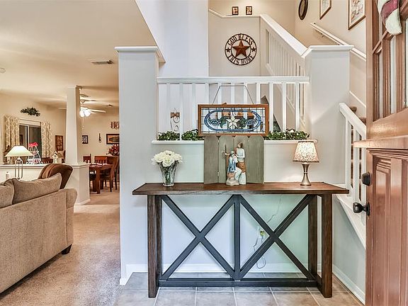 3rd image of 32 Stone Creek Pl