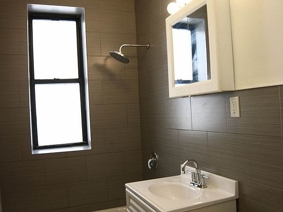 4th image of 1026 President St APT 3E