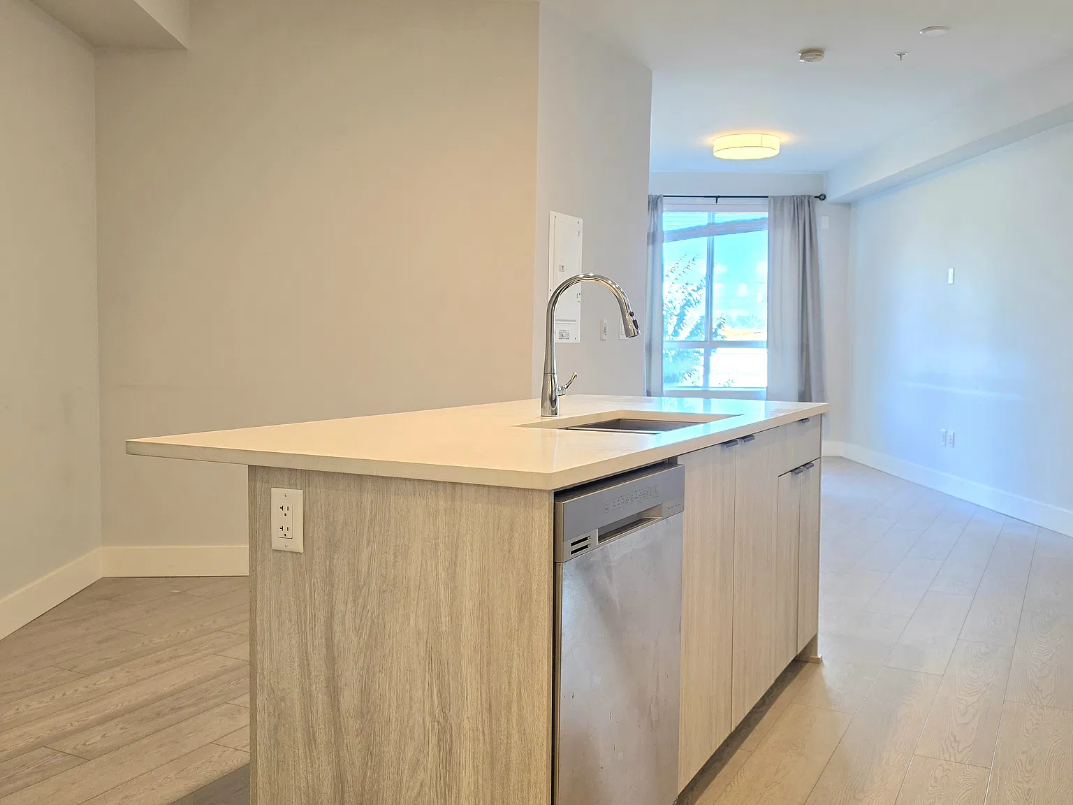 20360 Logan Ave — Photo 2