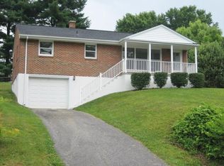 223 Roundhill Dr, Christiansburg, VA 24073
