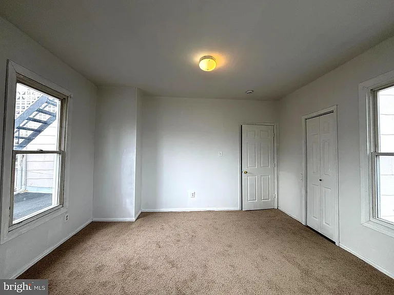 49 Hopkins St — Photo 8