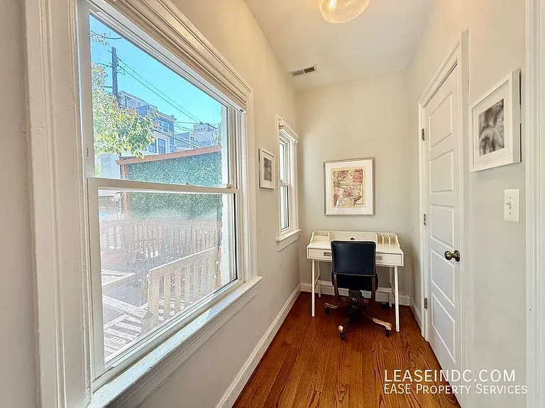 1414 Oak St NW — Photo 11