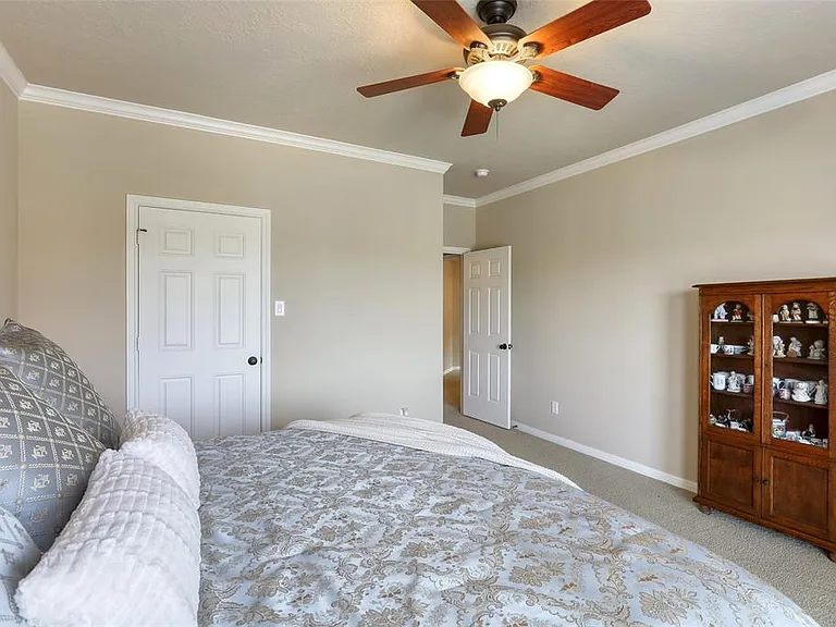 18623 Windsor Lakes Dr — Photo 17