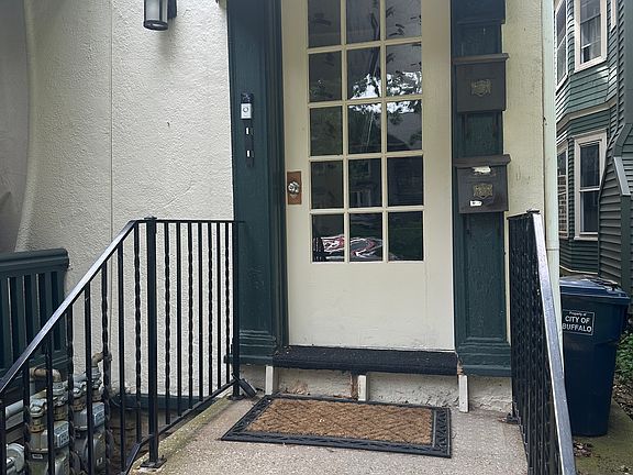 3rd image of 356 Woodward Ave #1