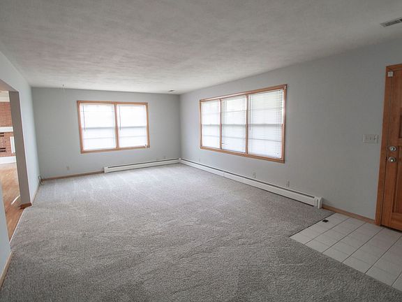 3rd image of 1303 Smiley Ln