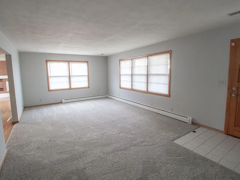 1303 Smiley Ln — Photo 3