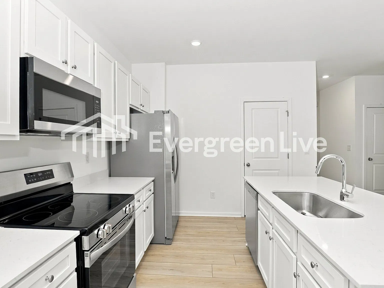3 bed, 2.0 bath, 1274 sqft, $1,945 — Photo 2