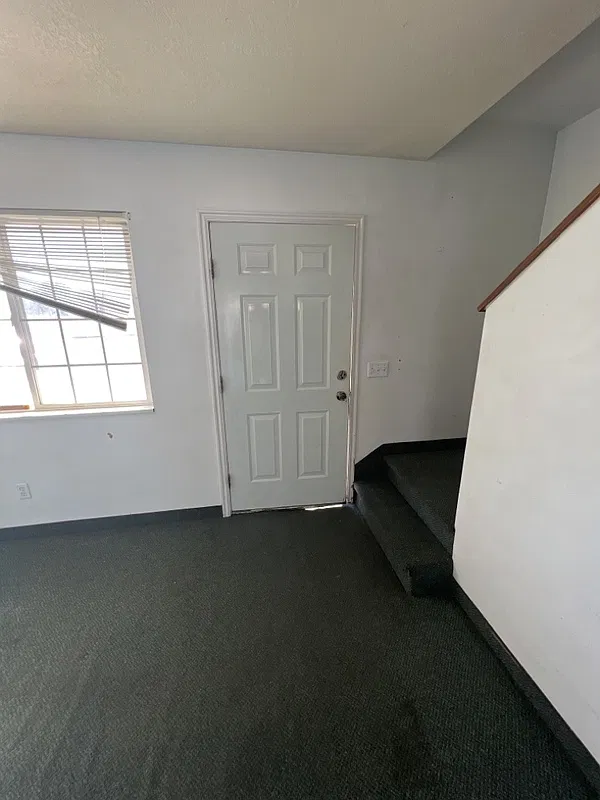 2 bed, 1.5 bath, $1,075 — Photo 2