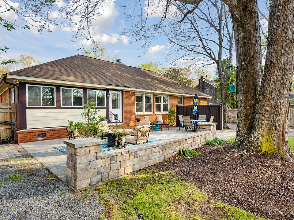 2nd image of 105 Hickory Trace Dr