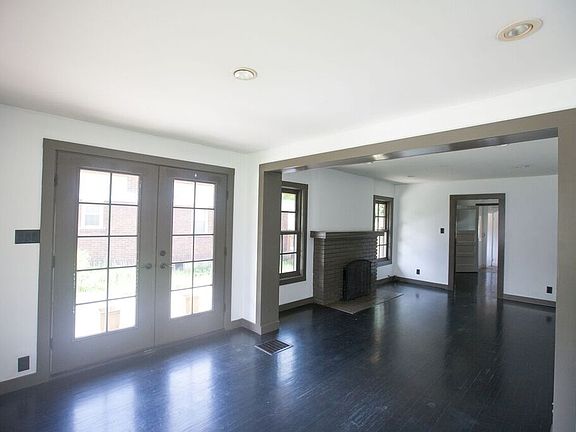 Entry/ hearth/ dining 