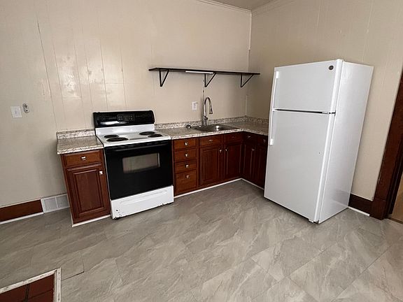 5th image of 631 Rose St #1