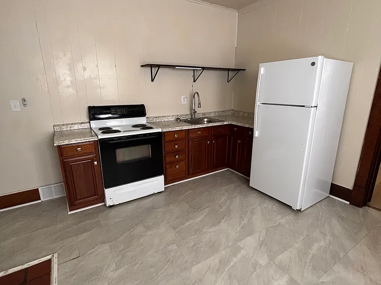 631 Rose St #1 — Photo 5