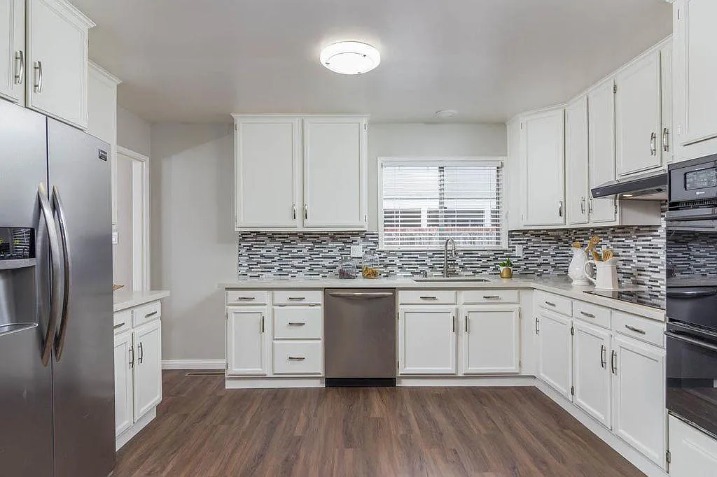 3121 Alhambra Ave — Photo 2