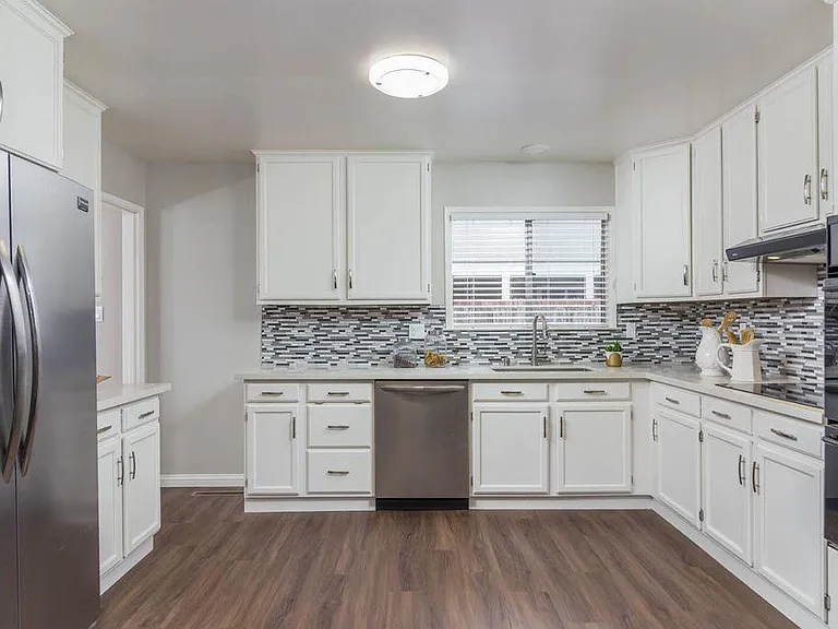 3121 Alhambra Ave — Photo 2