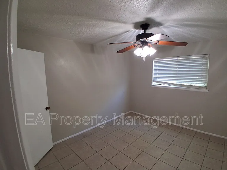 433 Louisiana Blvd SE #1 — Photo 4