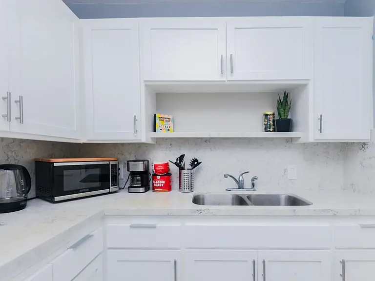 401 S Rodeo Dr #F2 — Photo 6
