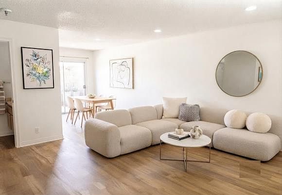 1st image of 5822 Fullerton Ave APT 4