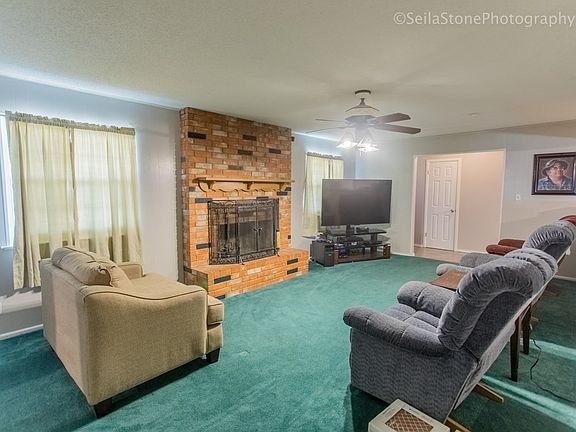 4th image of 3051 N Timberline Ave