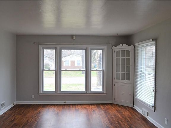 5th image of 6057 Rosslyn Ave #1