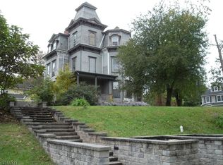 810 Old York Rd, Raritan, NJ 08869