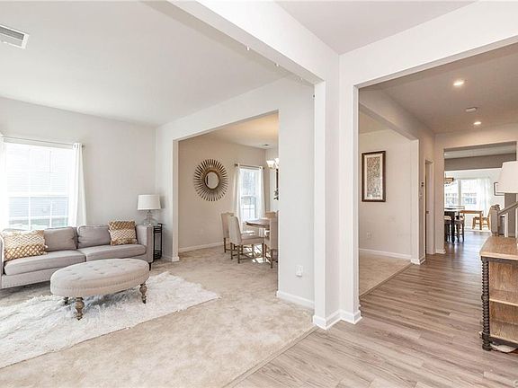 2nd image of 865 Eagle Pl