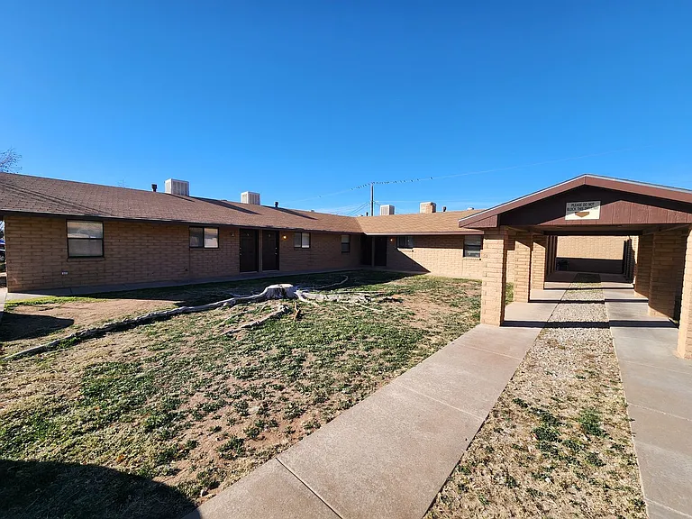 2509-2511 Pecan Dr — Photo 16