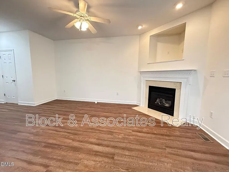 5523 Cottonrose Ln — Photo 9