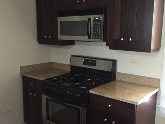 3rd image of 3812 N Sheffield Ave #3L