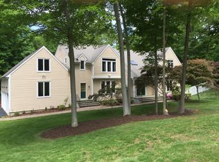 15 Spring Glen Dr, Mount Kisco, NY 10549