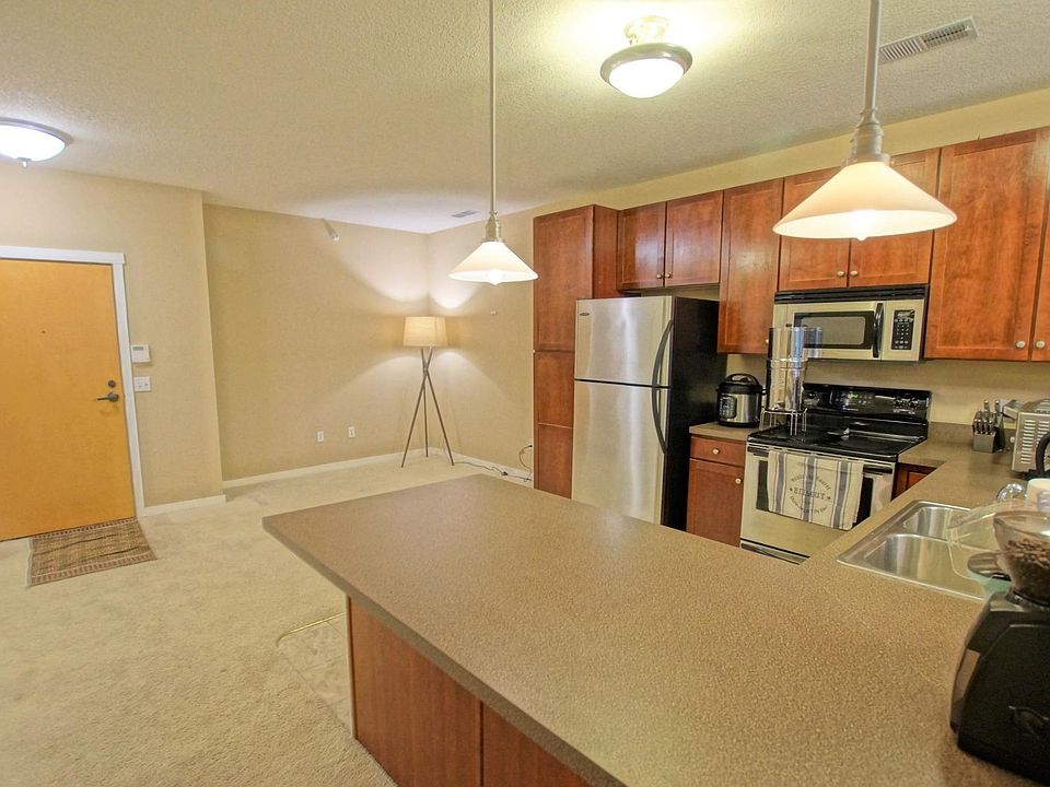 1st image of 1070 Grandview Ct NE APT 301