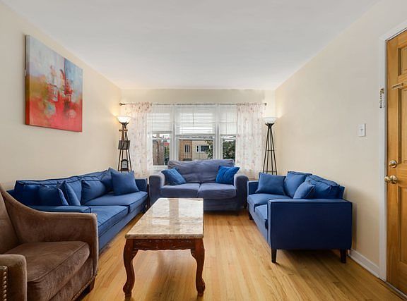 3rd image of 2739 W Catalpa Ave #2W
