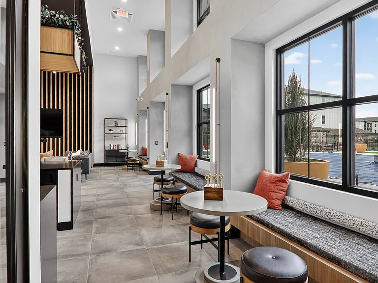 The Logan Luxury Apartments — Photo 8