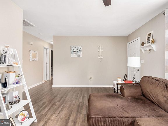 5th image of 219 Burlington Dr