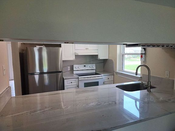 3rd image of 3731 Bunkerhill Dr