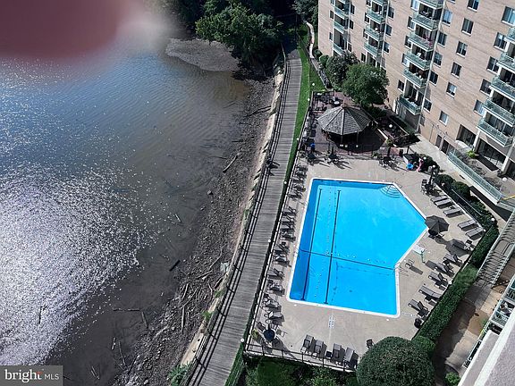 5th image of 501 Slaters Ln APT 1121