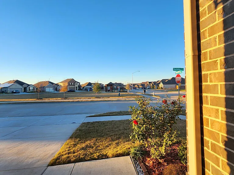 5901 Silverhollow Dr — Photo 21