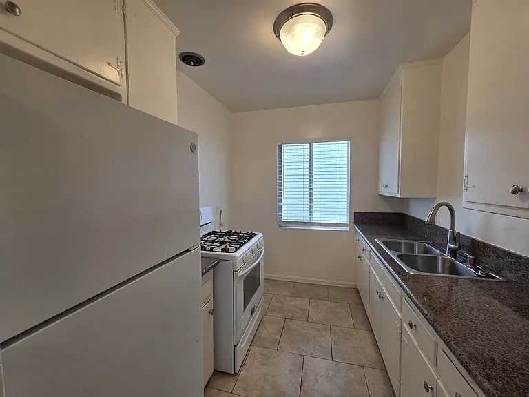 1059 S Wooster St #4 — Photo 5