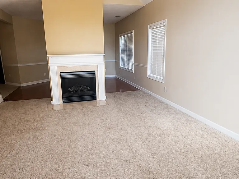 655 Valley Glen Dr — Photo 2