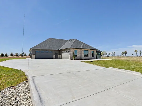 5275 N Eagle Crest St, Colwich, KS 67030