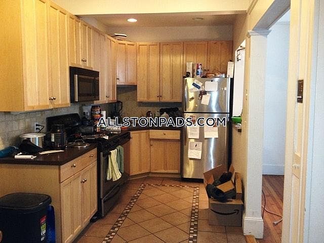 2nd image of 19 Saint Lukes Rd #U1
