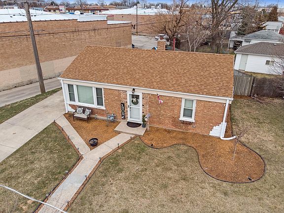 2nd image of 2741 Calwagner St