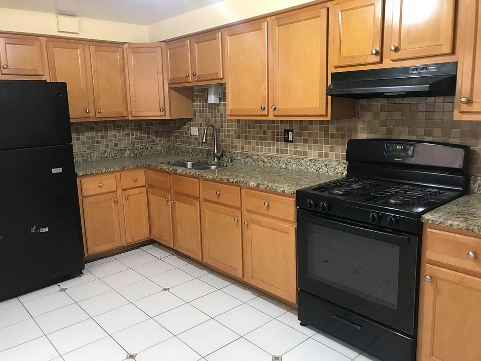 1st image of 5214 N Reserve Ave APT 1E